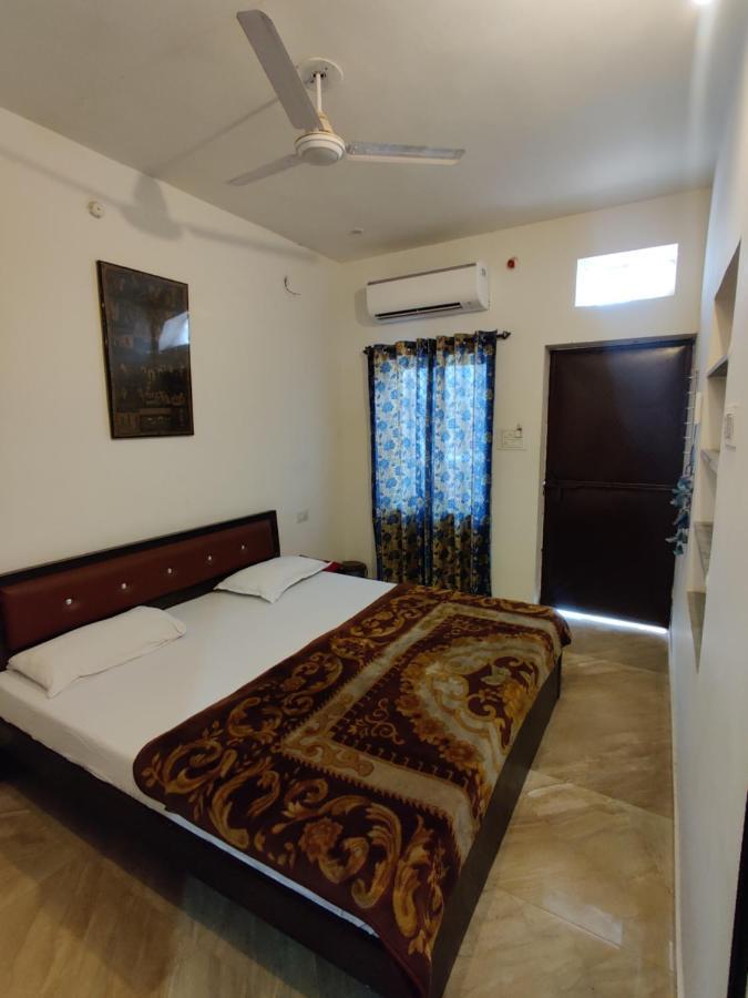 Varah Square Guest House Pushkar Exteriör bild