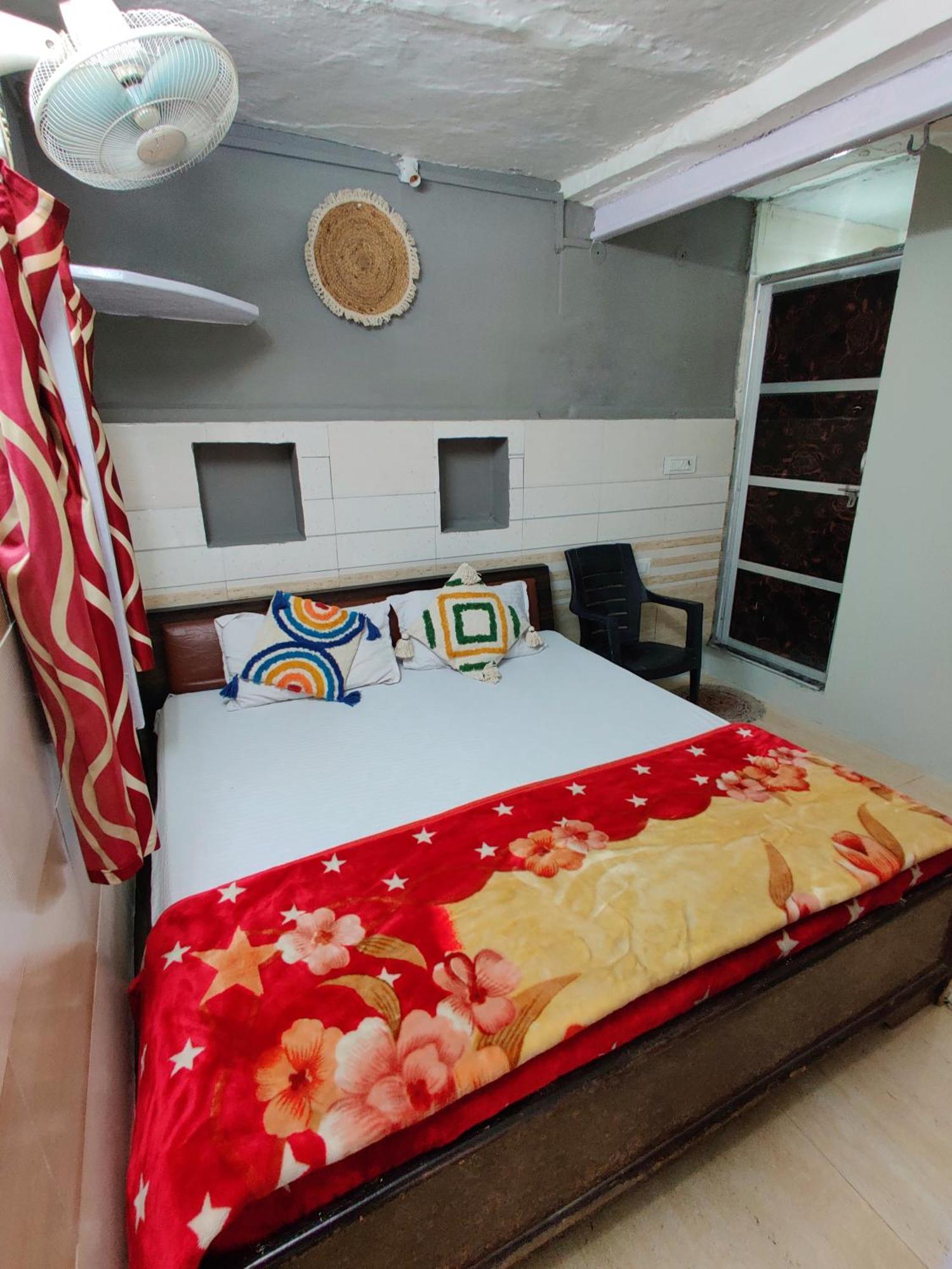 Varah Square Guest House Pushkar Exteriör bild