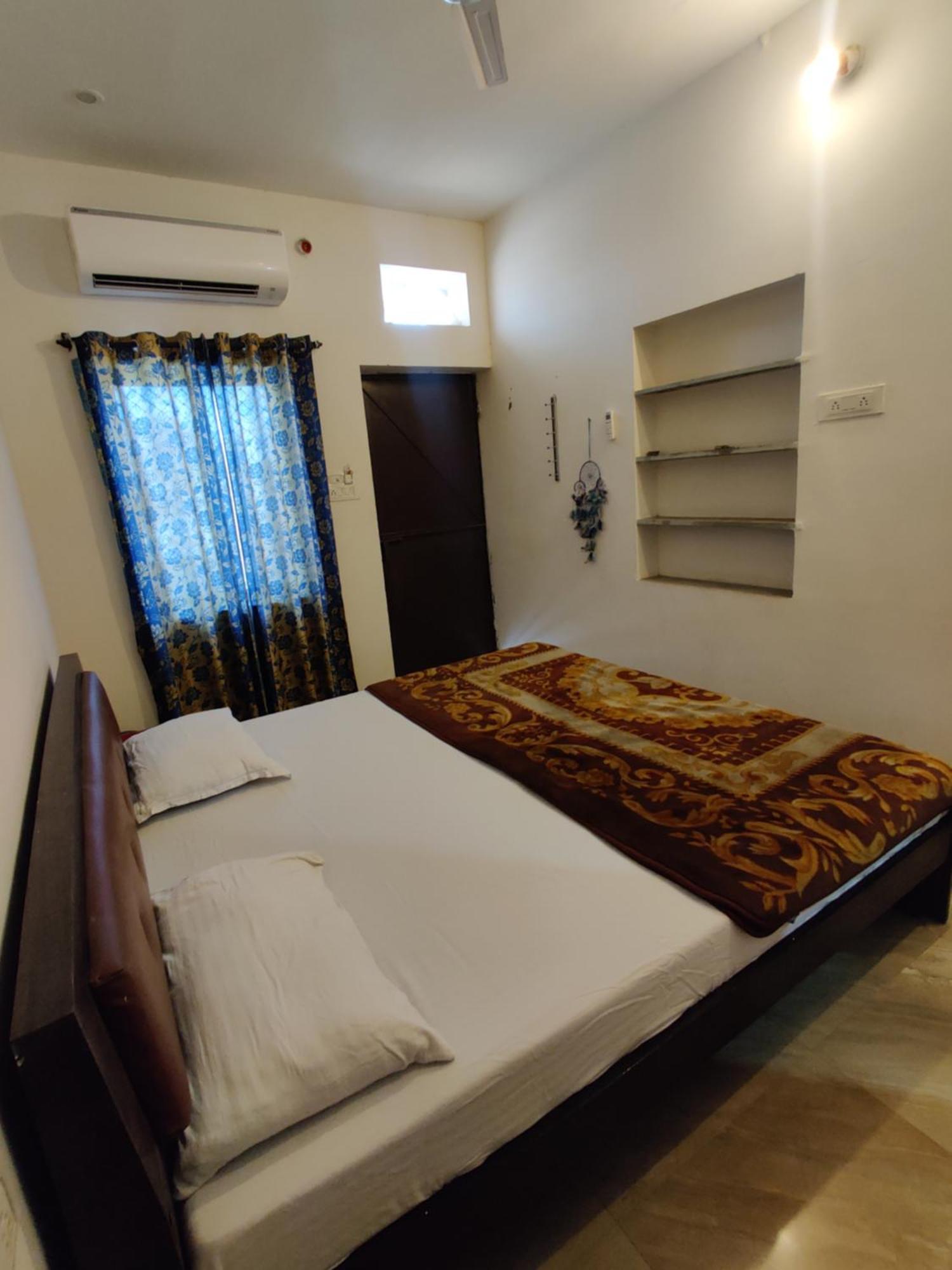 Varah Square Guest House Pushkar Exteriör bild