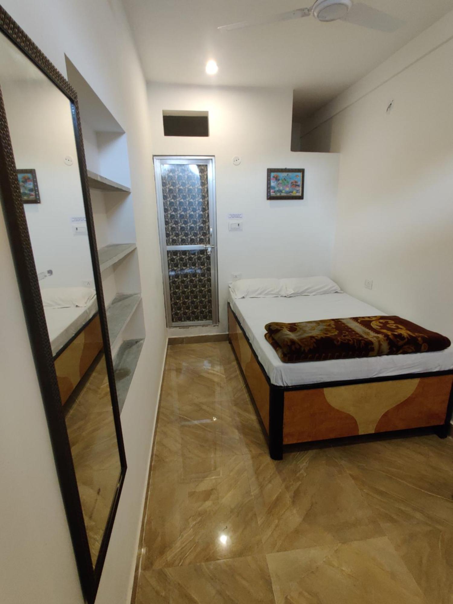 Varah Square Guest House Pushkar Rum bild