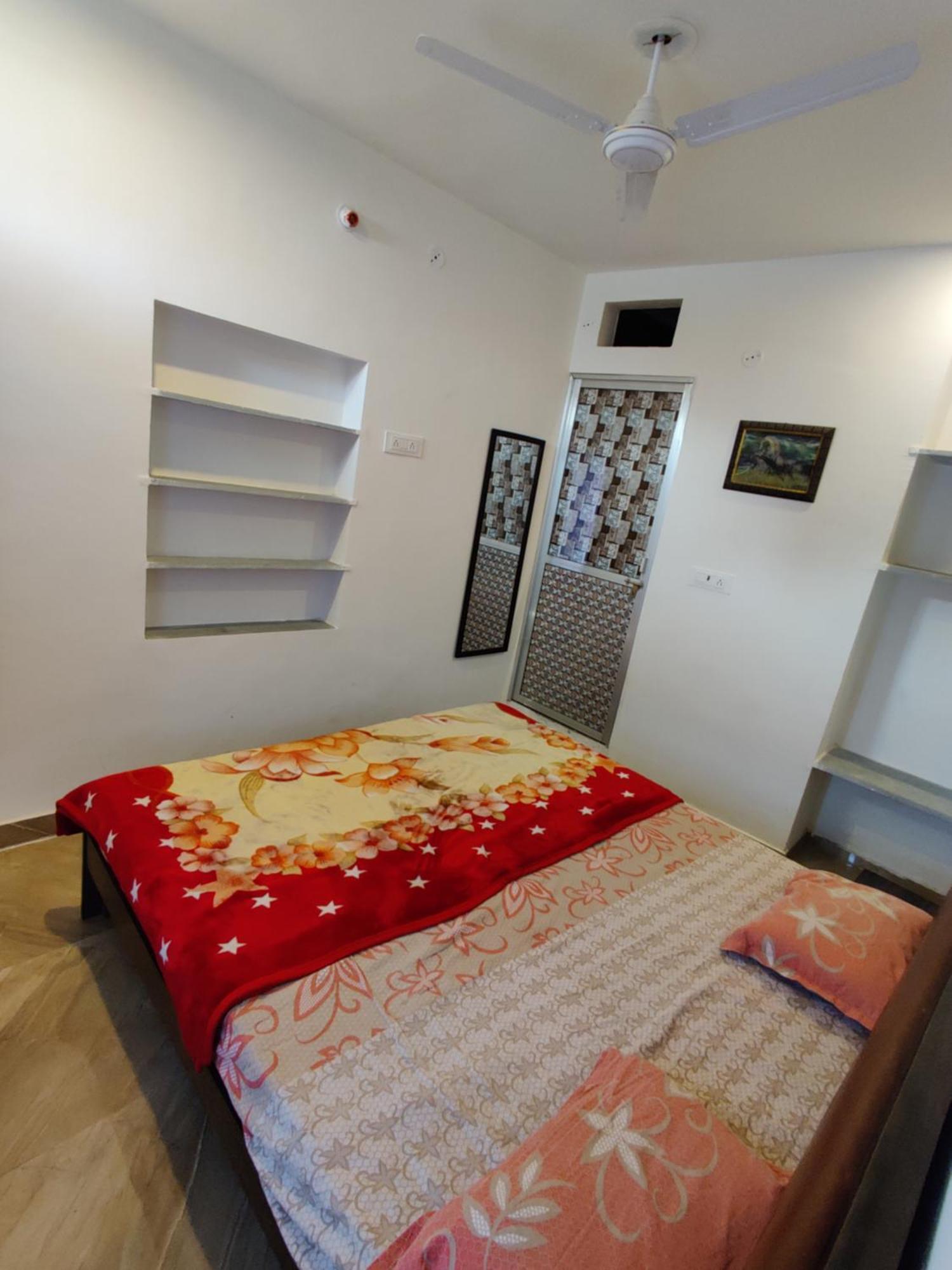 Varah Square Guest House Pushkar Rum bild