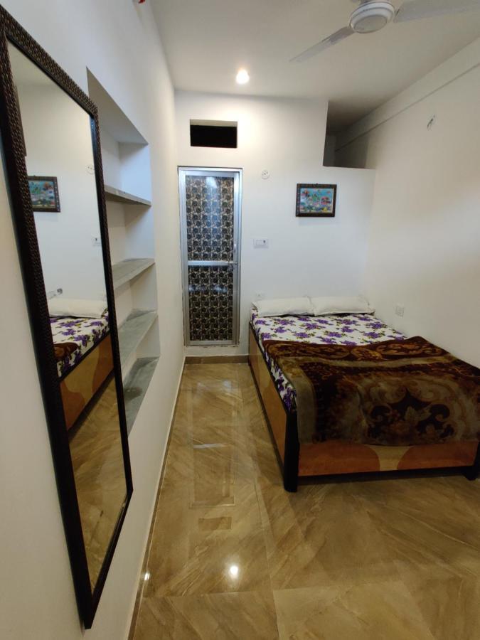 Varah Square Guest House Pushkar Exteriör bild